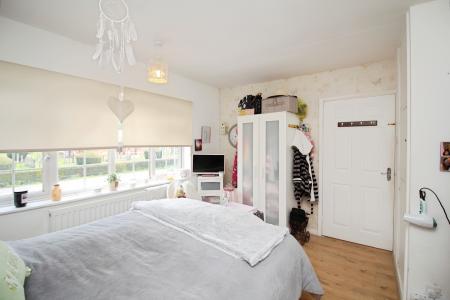 3 bedroom Detached house for sale in Barkby Road, Syston, LE7