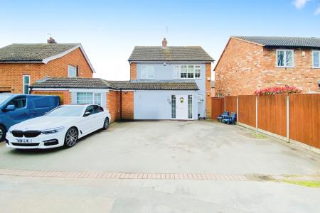 3 bedroom Detached house for sale in Barkby Road, Syston, LE7