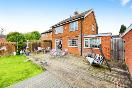 3 bedroom Detached house for sale in Barkby Road, Syston, LE7
