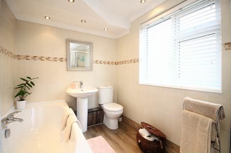 3 bedroom Semi-detached house for sale in Barkby Road, Queniborough, LE7