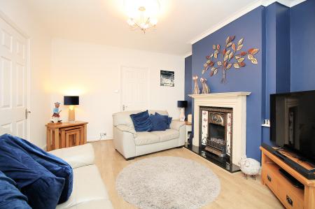 3 bedroom Semi-detached house for sale in Barkby Road, Queniborough, LE7