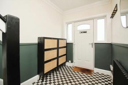 3 bedroom Semi-detached house for sale in Barkby Road, Syston, LE7