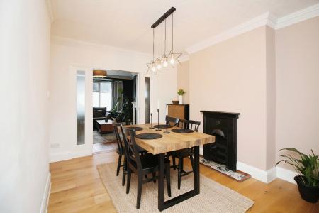 3 bedroom Semi-detached house for sale in Barkby Road, Syston, LE7