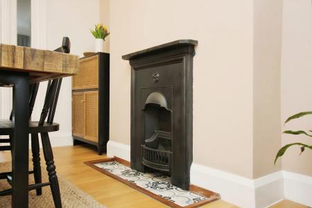 3 bedroom Semi-detached house for sale in Barkby Road, Syston, LE7