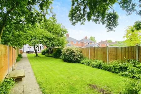 3 bedroom Semi-detached house for sale in Barkby Road, Syston, LE7