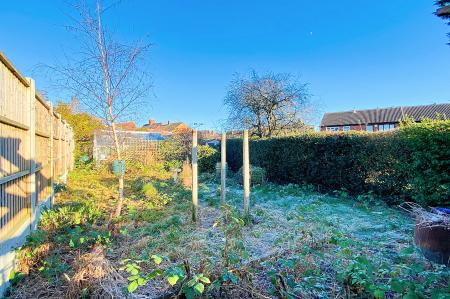 3 bedroom Semi-detached house for sale in Barkby Road, Syston, LE7