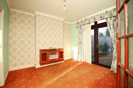 3 bedroom Semi-detached house for sale in Barkby Road, Syston, LE7