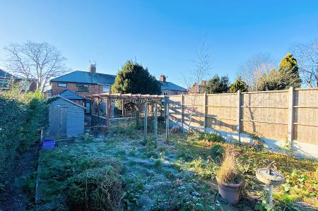 3 bedroom Semi-detached house for sale in Barkby Road, Syston, LE7