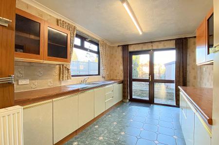 3 bedroom Semi-detached house for sale in Barkby Road, Syston, LE7