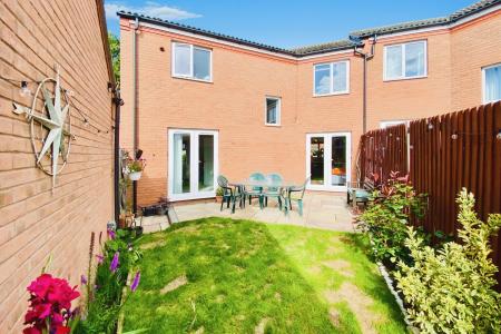 3 bedroom Semi-detached house for sale in Barr Road, Syston, LE7
