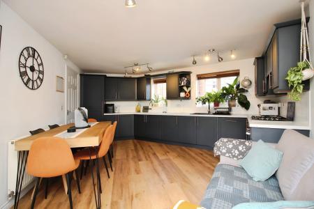 3 bedroom Semi-detached house for sale in Barr Road, Syston, LE7