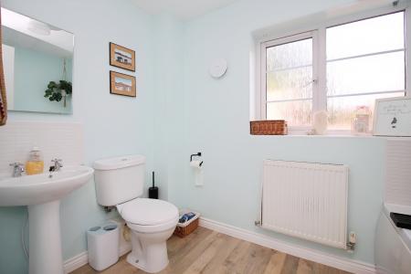 3 bedroom Semi-detached house for sale in Barr Road, Syston, LE7