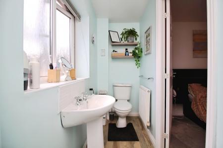 3 bedroom Semi-detached house for sale in Barr Road, Syston, LE7