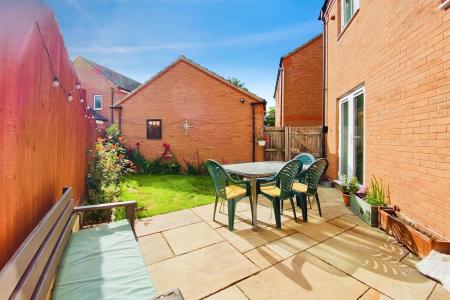 3 bedroom Semi-detached house for sale in Barr Road, Syston, LE7