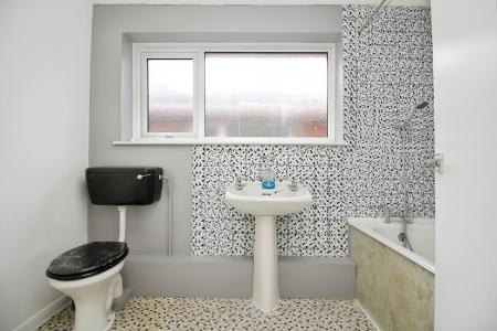 3 bedroom Semi-detached house for sale in Beacon Avenue, Thurmaston, LE4