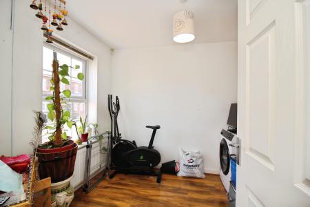 4 bedroom Semi-detached house for sale in Becks Close, Birstall, LE4