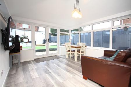 3 bedroom Semi-detached house for sale in Extended Home - Beech Drive, Syston, LE7