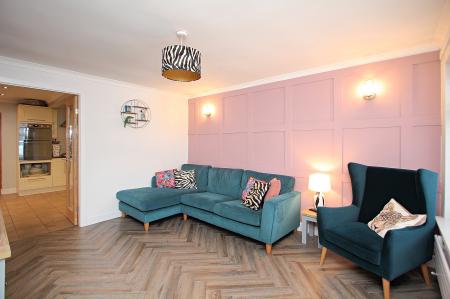 3 bedroom Semi-detached house for sale in Extended Home - Beech Drive, Syston, LE7