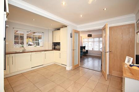 3 bedroom Semi-detached house for sale in Extended Home - Beech Drive, Syston, LE7