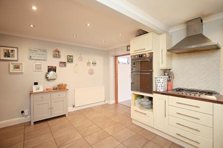 3 bedroom Semi-detached house for sale in Extended Home - Beech Drive, Syston, LE7