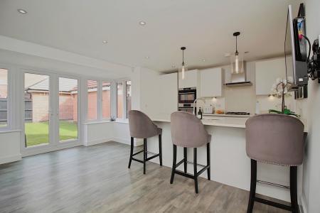 4 bedroom Detached house for sale in Boonton Meadows Way, Queniborough, LE7
