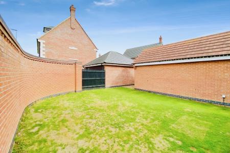 4 bedroom Detached house for sale in Boonton Meadows Way, Queniborough, LE7