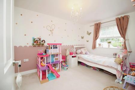 4 bedroom Detached house for sale in Boonton Meadows Way, Queniborough, LE7