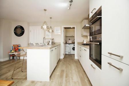 4 bedroom Detached house for sale in Boonton Meadows Way, Queniborough, LE7