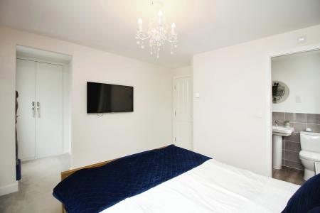 4 bedroom Detached house for sale in Boonton Meadows Way, Queniborough, LE7