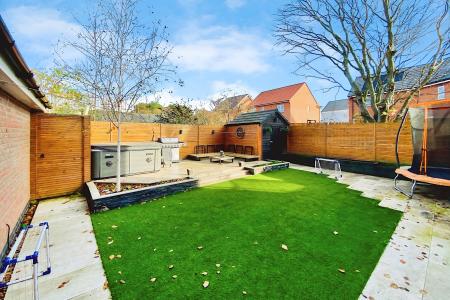 4 bedroom Detached house for sale in Boonton Meadows Way, Queniborough, LE7