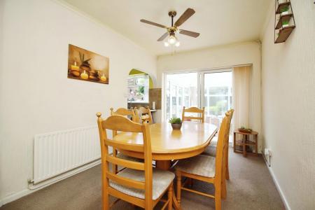 4 bedroom End of terrace house for sale in Brighton Avenue, Syston, LE7