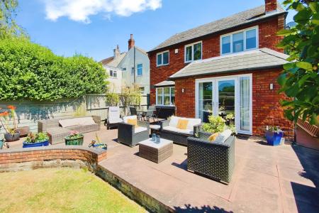 4 bedroom Detached house for sale in Broad Street, Syston, LE7