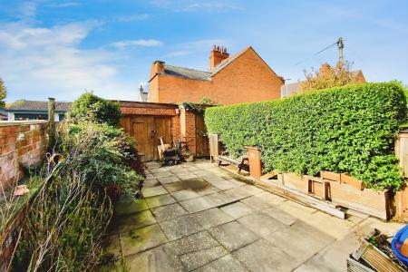 4 bedroom Terraced House for sale in Broad Street, Syston, LE7
