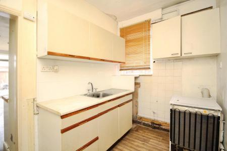 4 bedroom Terraced House for sale in Broad Street, Syston, LE7