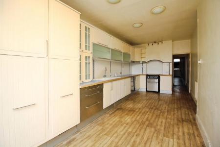 4 bedroom Terraced House for sale in Broad Street, Syston, LE7