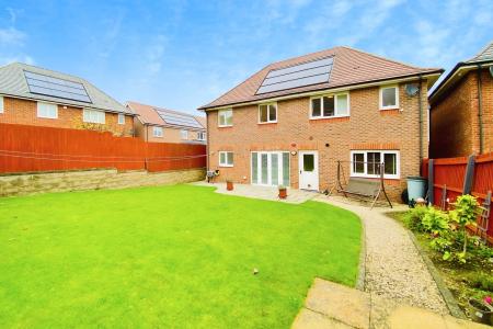 4 bedroom Detached house for sale in Carnaby Close, Hamilton, Leicester, LE5