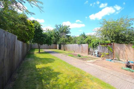 3 bedroom Semi-detached house for sale in Central Avenue, Syston, LE7