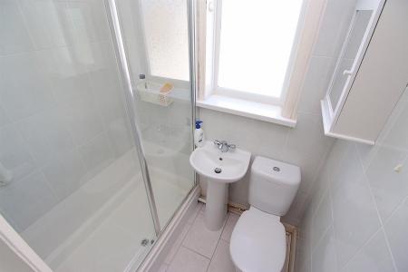 3 bedroom Semi-detached house for sale in Central Avenue, Syston, LE7