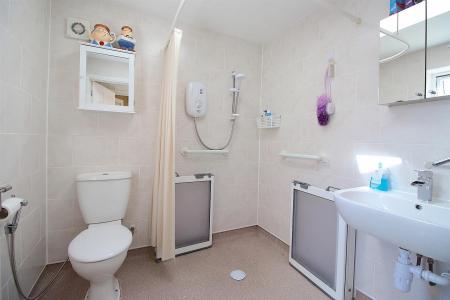 3 bedroom Semi-detached house for sale in Central Avenue, Syston, LE7