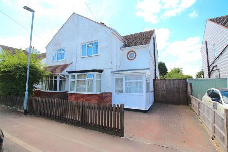 3 bedroom Semi-detached house for sale in Central Avenue, Syston, LE7