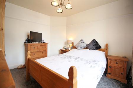 3 bedroom Semi-detached bungalow for sale in Central Avenue, Syston, LE7