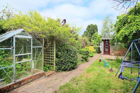 3 bedroom Semi-detached bungalow for sale in Central Avenue, Syston, LE7