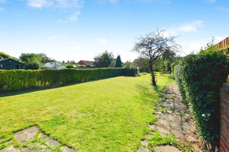 2 bedroom Semi-detached bungalow for sale in Central Avenue, Syston, LE7