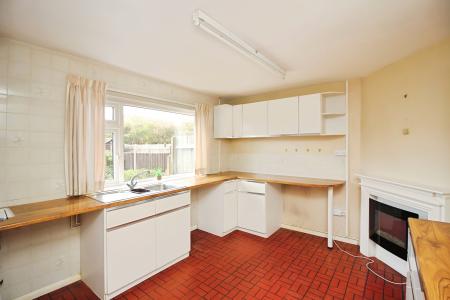 3 bedroom Semi-detached house for sale in Central Avenue, Syston, LE7