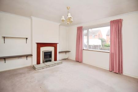 3 bedroom Semi-detached house for sale in Central Avenue, Syston, LE7
