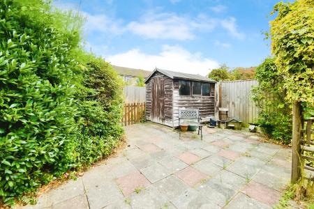 3 bedroom Semi-detached house for sale in Central Avenue, Syston, LE7