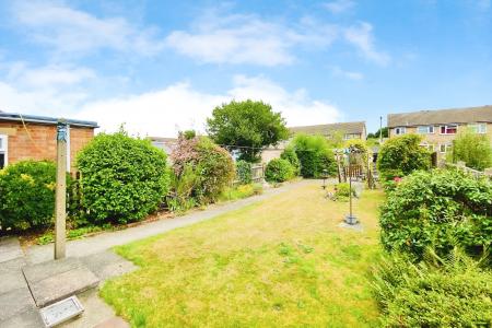 3 bedroom Semi-detached house for sale in Central Avenue, Syston, LE7