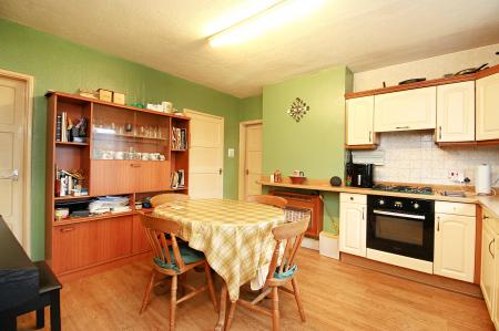 3 bedroom End of terrace house for sale in Central Avenue, Syston, LE7