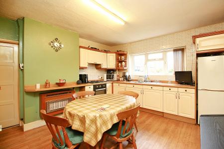 3 bedroom End of terrace house for sale in Central Avenue, Syston, LE7