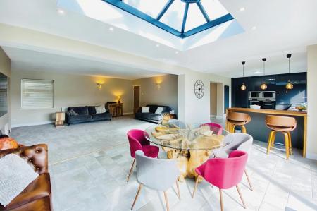 5 bedroom Detached bungalow for sale in Colby Drive, Thurmaston, LE4